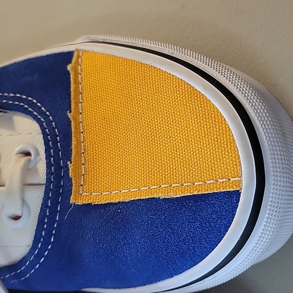 Vans - Picture 2 of 8